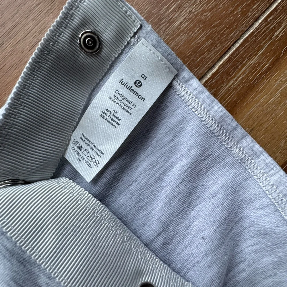 Lululemon Vinyasa Scarf Heather Grey Modal - NWOT - Picture 4 of 4